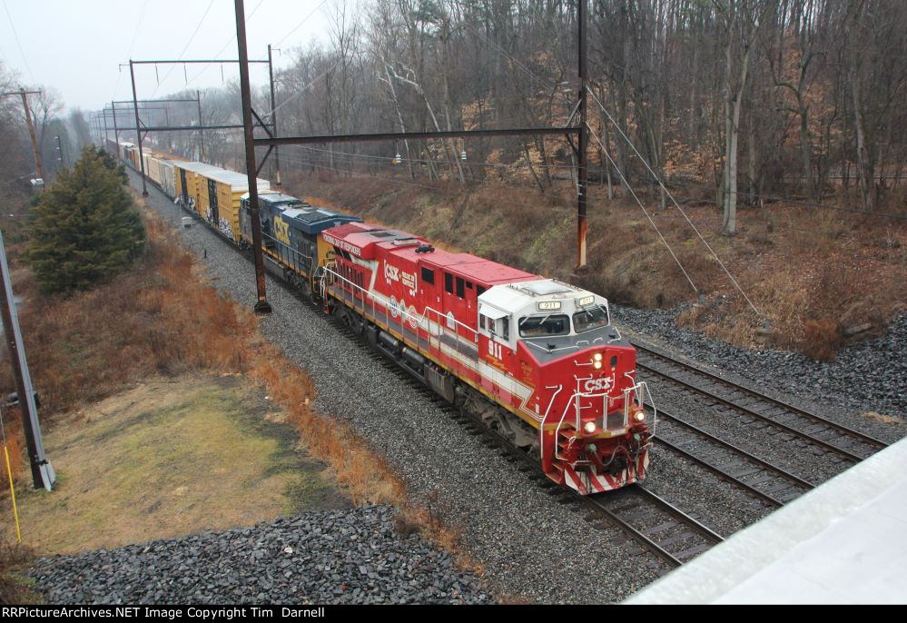 CSX 911 leads M404